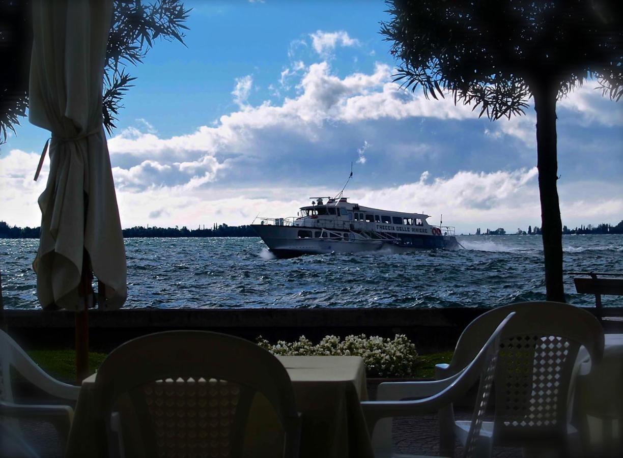 Hotel Diana Gardone Riviera Exterior foto